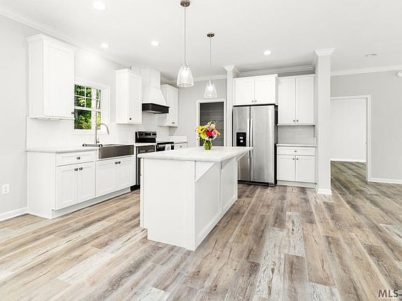 5th image of 104 Aspen Ct