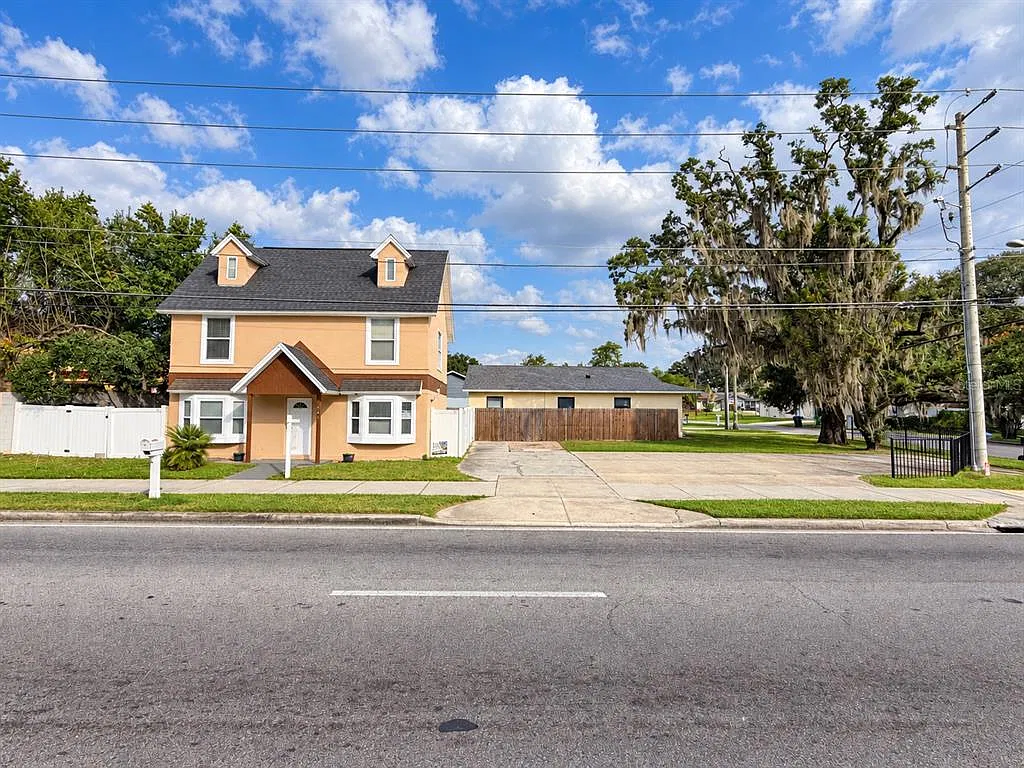 3 bed, 3.5 bath, 1400 sqft, $2,500 — Photo 2