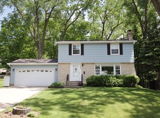 1812 Woodruff Ave, Roseville, MN 55113