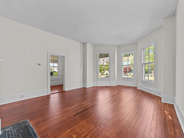 325 N Market St — Photo 9
