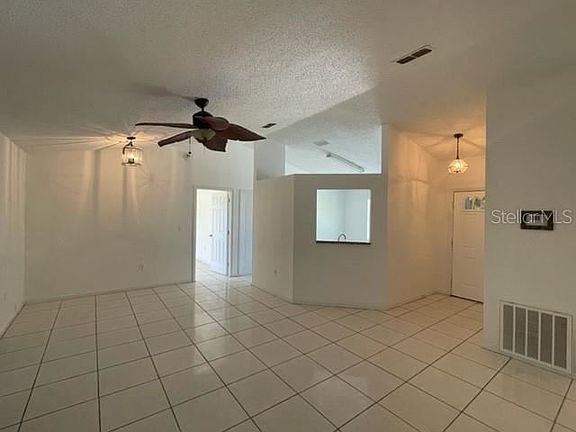 3rd image of 715 Harland Ct