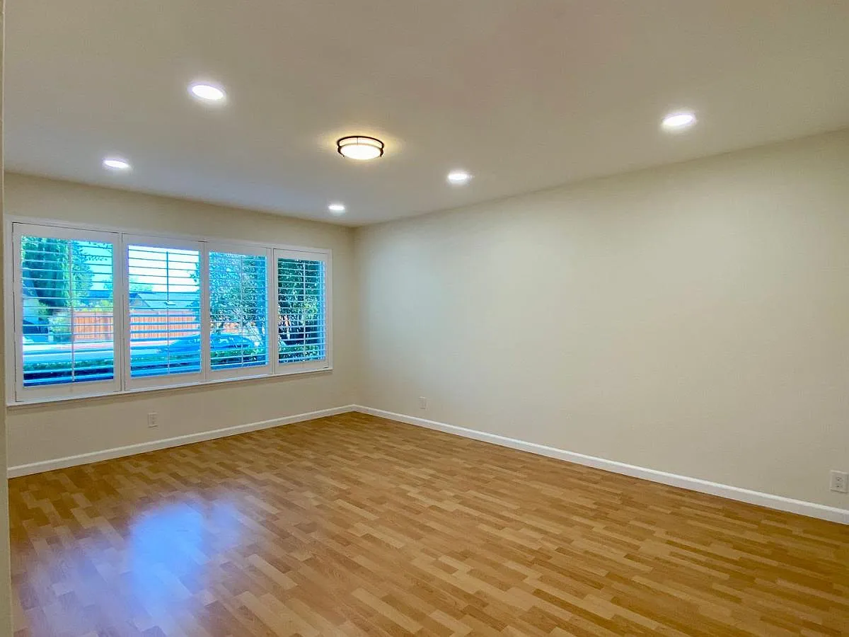 Remodeled Bathrooms- Fresh Interior Paint - 9,382 Square Foot Lot- 5.5 Miles from IBM Research Lab — Photo 4