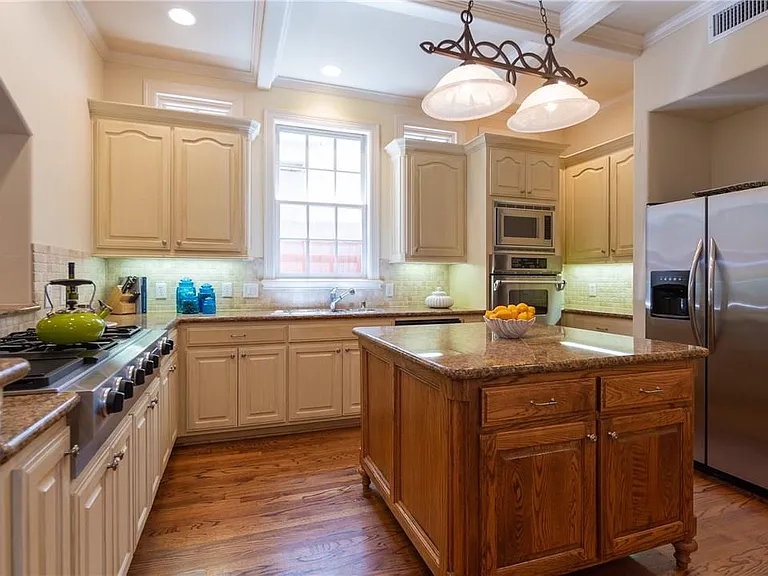 3668 Asbury St — Photo 10