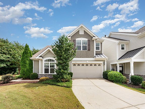 3rd image of 401 Hammond Oak Ln
