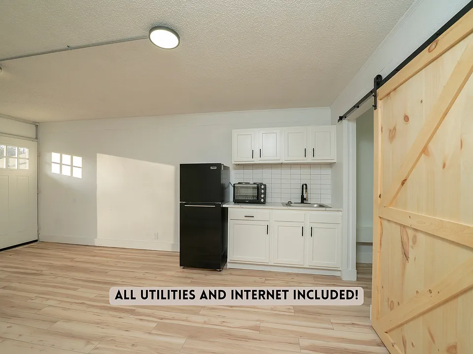 2071 W Elm St #A