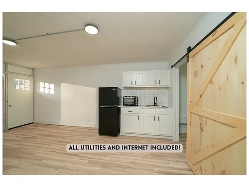 2071 W Elm St #A Photo 1