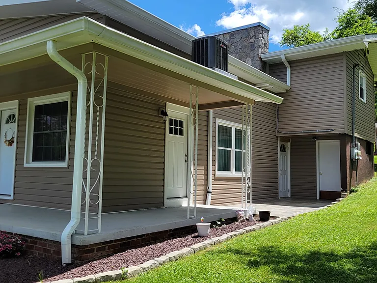 110 Hawthorne Ln — Photo 29