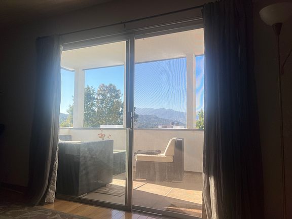 Gorgeous Mountain View from the sofa