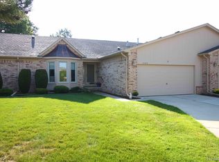 41206 Fortuna Dr E, Clinton Township, MI 48038