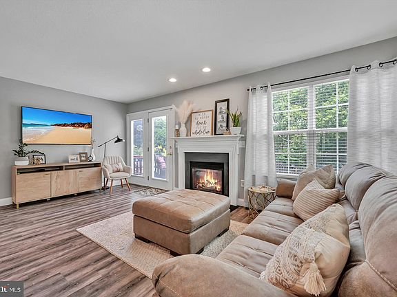 3rd image of 436 Knollwood Rd