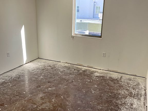 4th image of 227 N Magnolia Ave #204