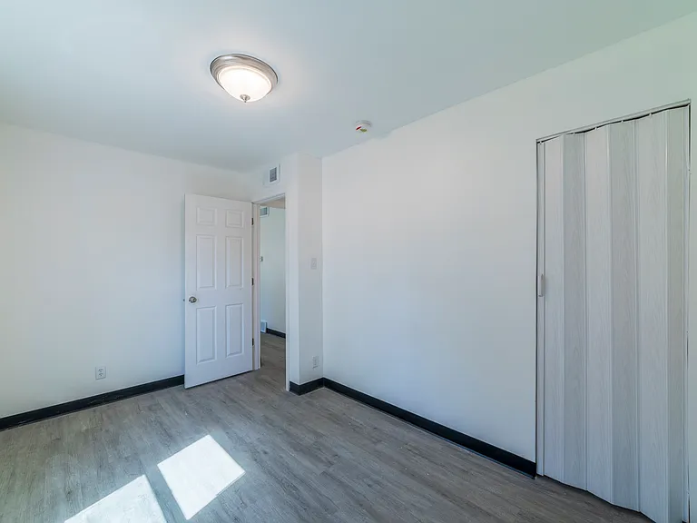 7235 Schneider Ave — Photo 9