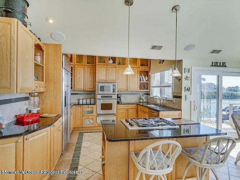 2023 Bay Blvd — Photo 11