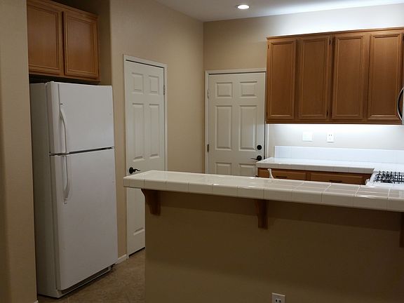 5th image of 41965 Davenport Way Unit A