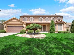 2830 E Country Lake Rd, Arlington Heights, IL 60004