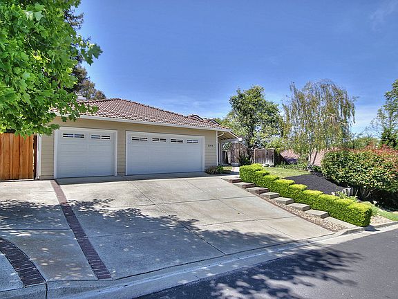 3-car garage and side yard access