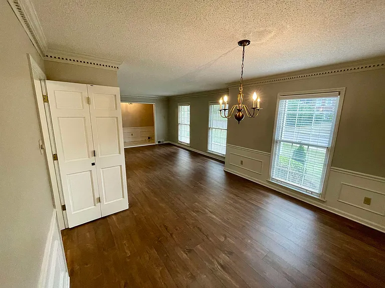 2420 Stratfield Dr — Photo 12