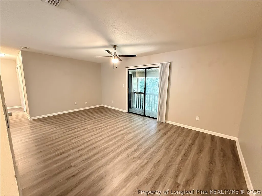 2 bed, 2.0 bath, 1050 sqft, $1,095 — Photo 2