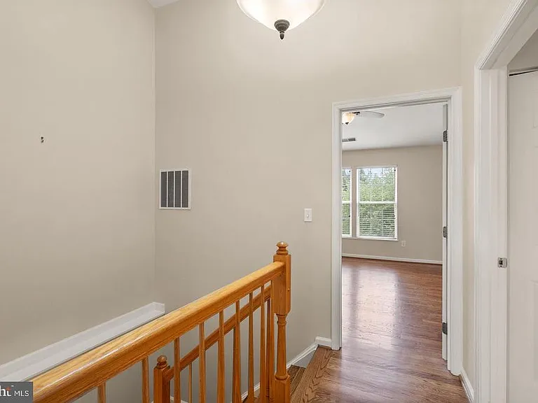 917 Rolfe Pl — Photo 34