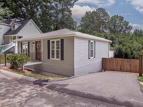 3rd image of 114 Brookview Cir