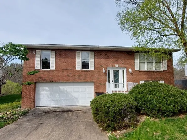 3241 Saint Charles Dr, Steubenville, OH 43952