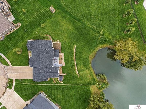 3rd image of 805 Fairway Ct