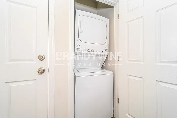 558 Kit St — Photo 11