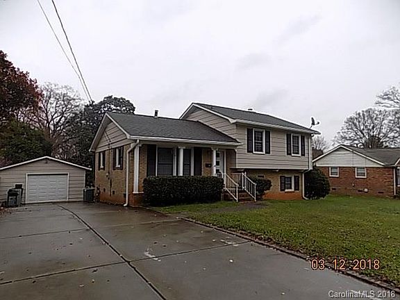 3rd image of 3100 Rosehill Dr