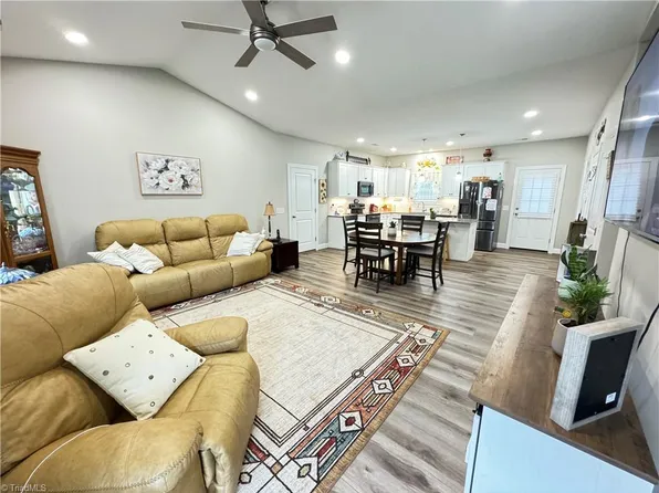 147 Glendale Dr, Elkin, NC 28621
