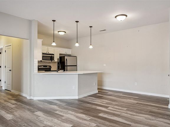 5th image of 470 Penn Ct APT 8