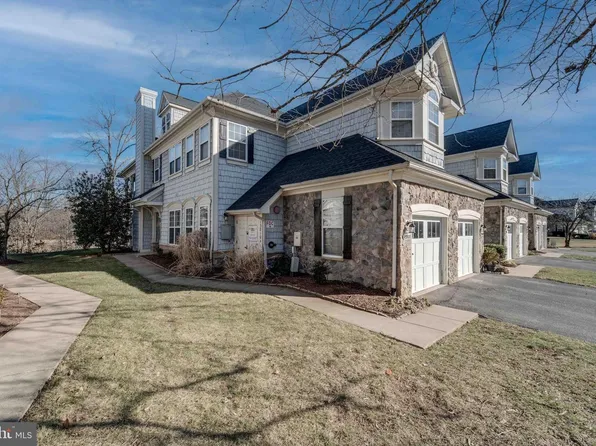 13810 Greendale Dr, Woodbridge, VA 22191