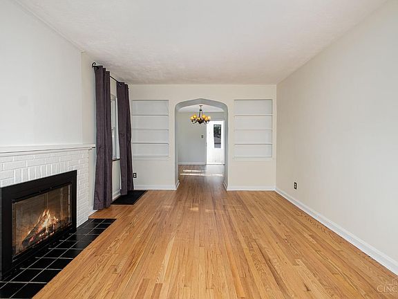 5th image of 2725 Losantiville Ave