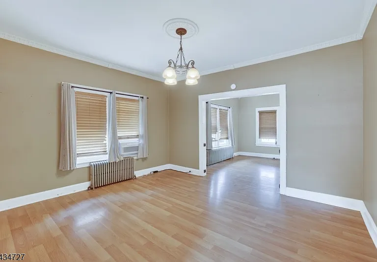 98 Youmans Ave — Photo 8