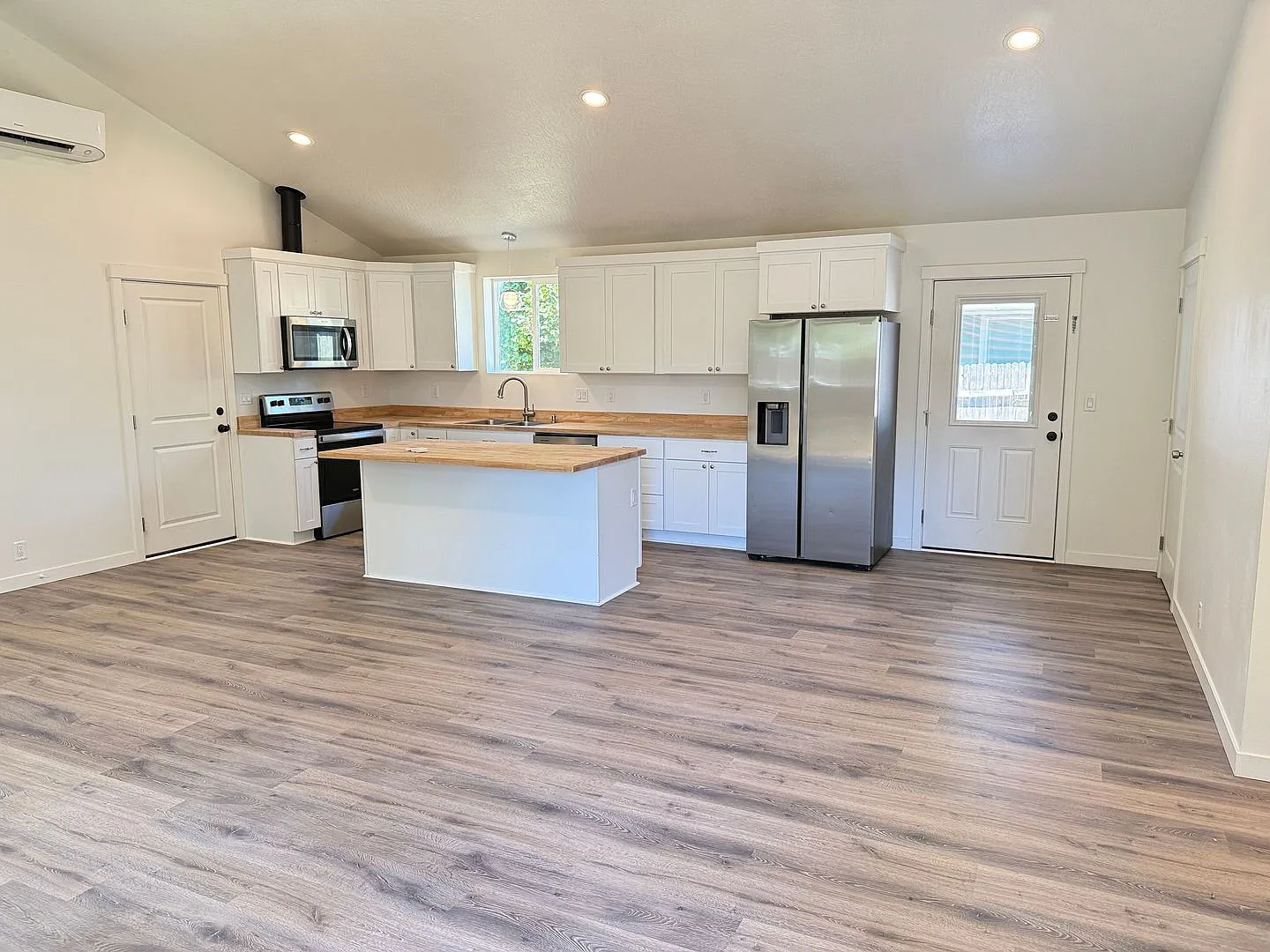 Updated 3-bedroom, 2 bath house in Eugene! — Photo 3