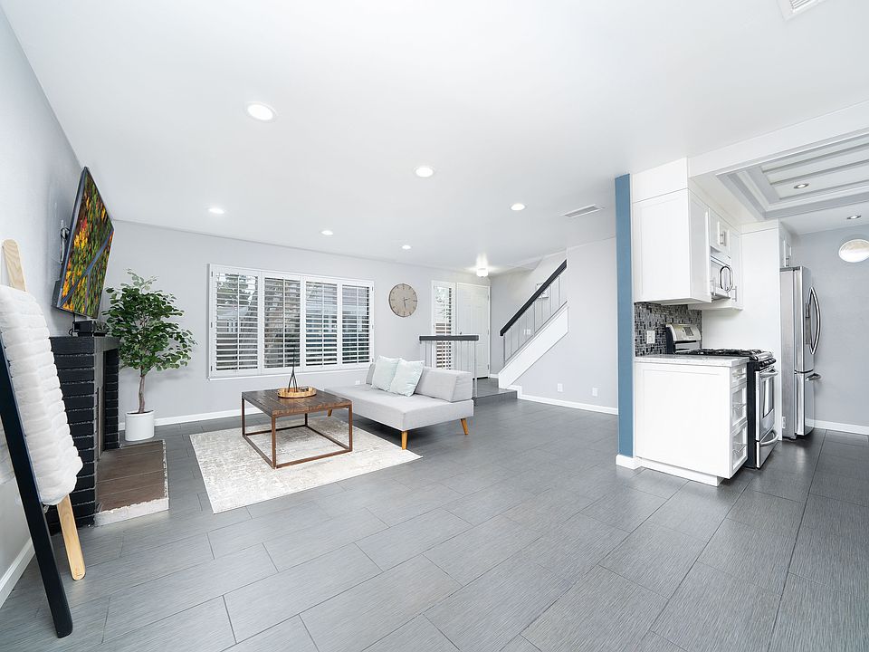 2nd image of 1532 Sherwood Village Cir