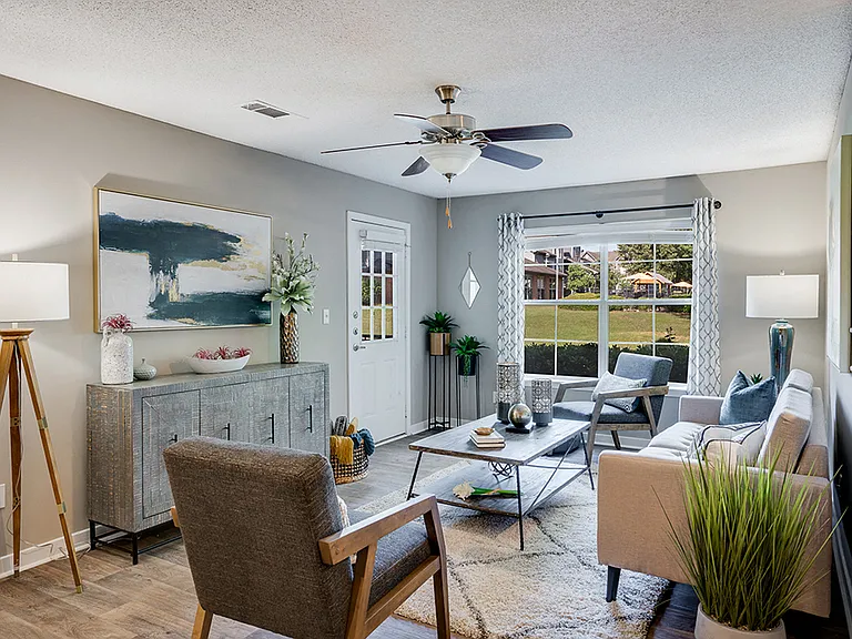 Oak Hollow Apartments — Photo 9