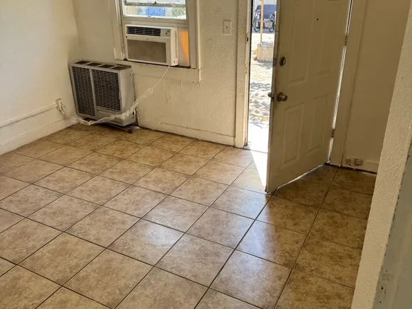 112 Kentucky St #8, Bakersfield, CA 93305