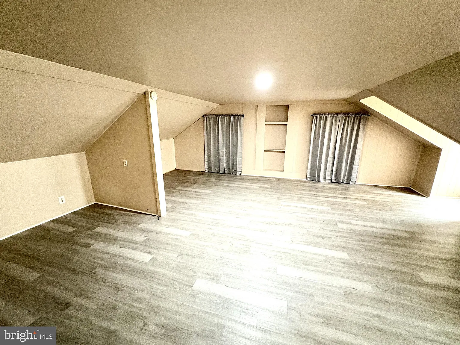 3 bed, 1.0 bath, 1998 sqft, $1,450 — Photo 4