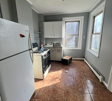 4th image of 27 Lake St #1