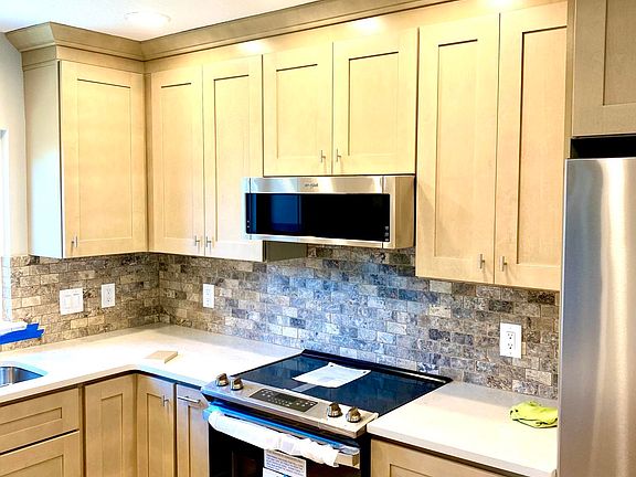 3rd image of 470 Poinciana Ct