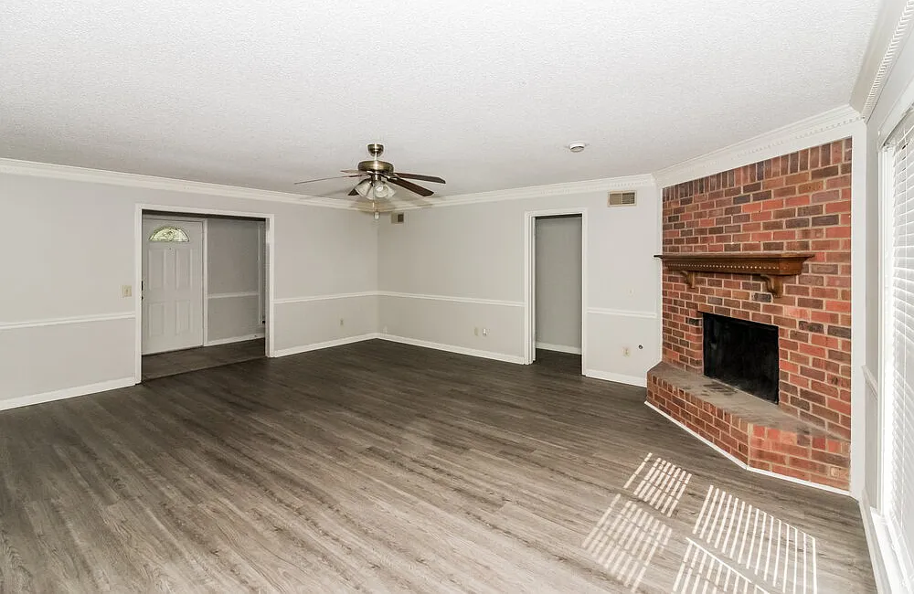 3 bed, 2.0 bath, 1790 sqft, $1,805 — Photo 4