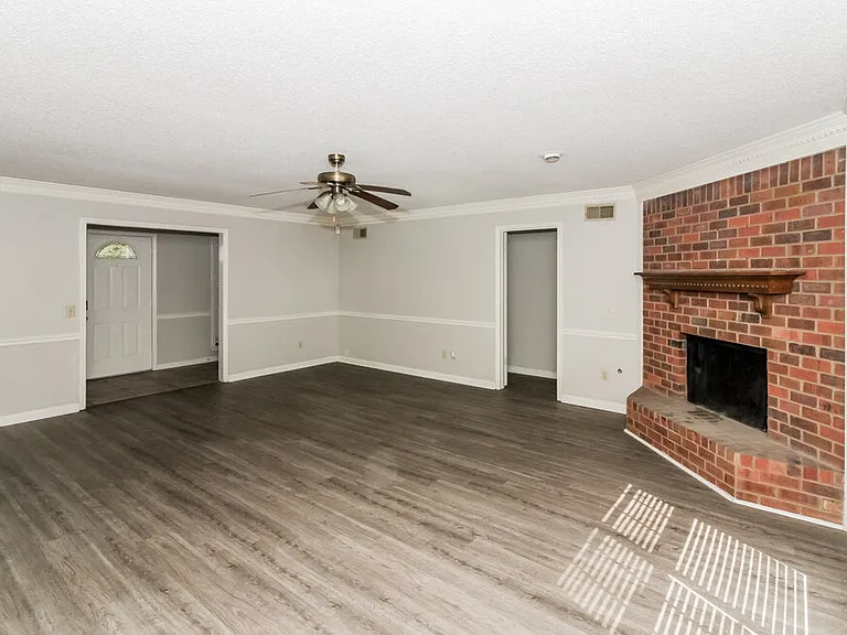4580 Blandford Dr — Photo 4