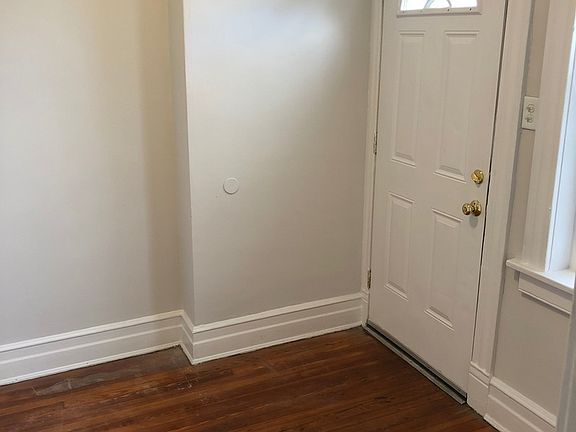 5th image of 2105 W Cary St Floor 1