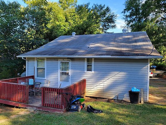 2nd image of 1331 Parker St