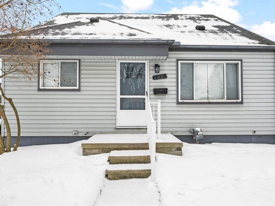 23804 Beverly St, Saint Clair Shores, MI 48082