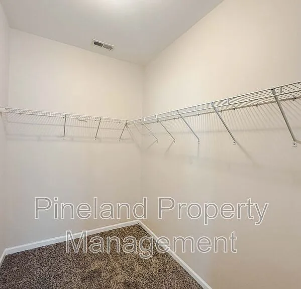 728 Roanoke Dr — Photo 14