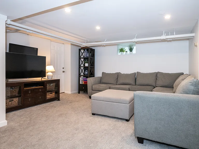 17 Bonnett Ave — Photo 37
