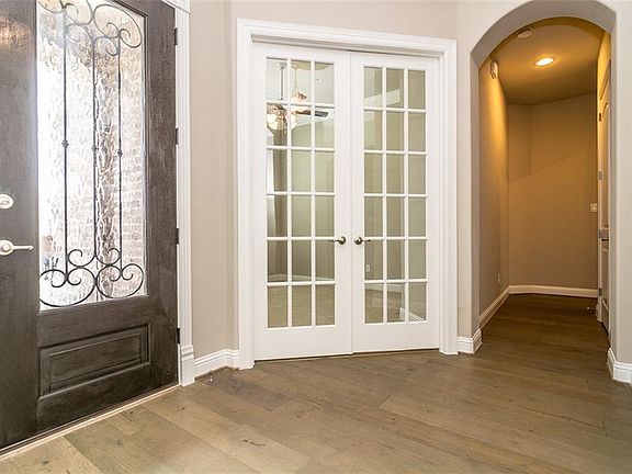 2nd image of 503 Centenary Ln