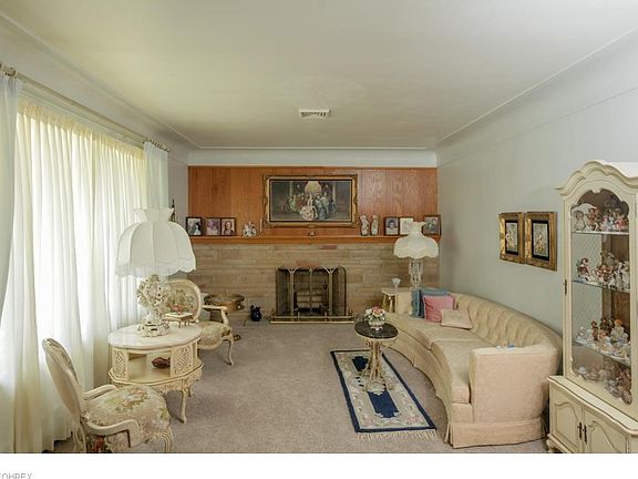 2nd image of 4485 Woodridge Dr