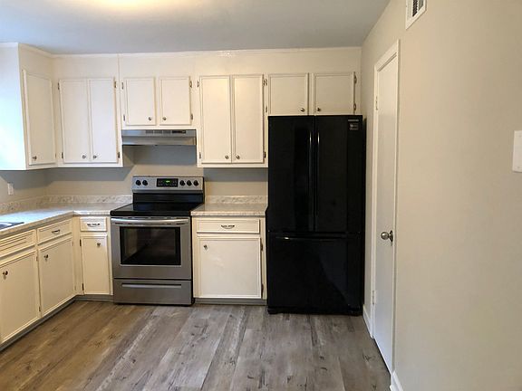 4th image of 144 Pine Creek Court Ext